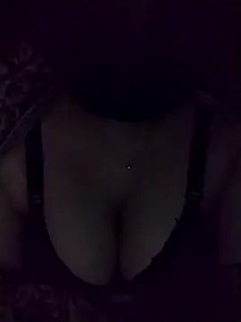 Snapshot of nosrat014 chatting on 12/18/25, 06:03 nosrat014 online show from 12/18/25, 06:03