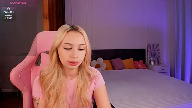 LanaMiracle online show from 12/16/25, 04:28