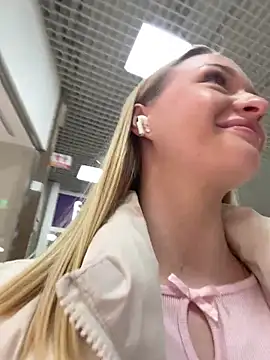 Snapshot of HelloAsh123 chatting on 03/04/26, 04:13 HelloAsh123 online show from 03/04/26, 04:13