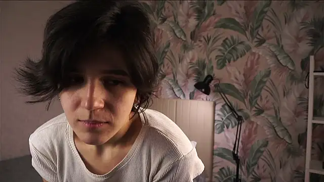 TriciaDuka online show from 12/16/25, 04:28