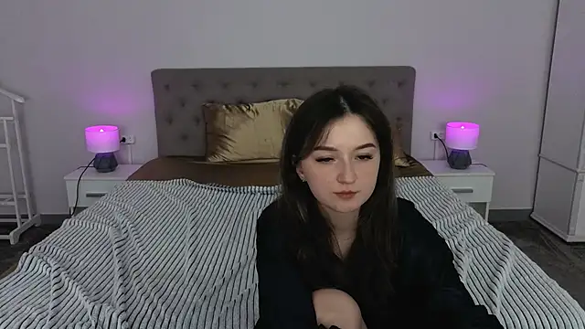 Snapshot of CyrenaLuxe chatting on 04/15/26, 05:31 CyrenaLuxe online show from 04/15/26, 05:31