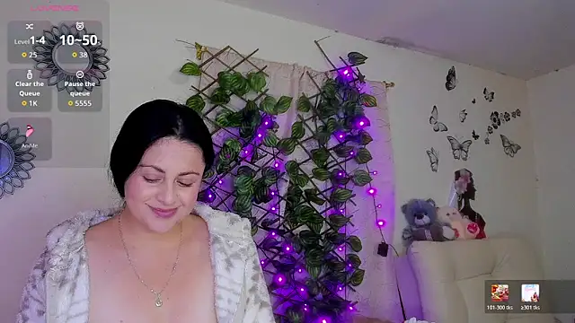 Snapshot of Juli_castillo1 chatting on 05/25/26, 02:23 Juli castillo1 online show from 05/25/26, 02:23