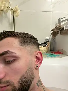 Juliann69Ramiro online show from 03/04/26, 06:03