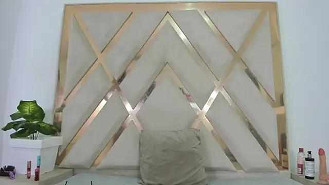 Selenaasm online show from 04/22/26, 09:05