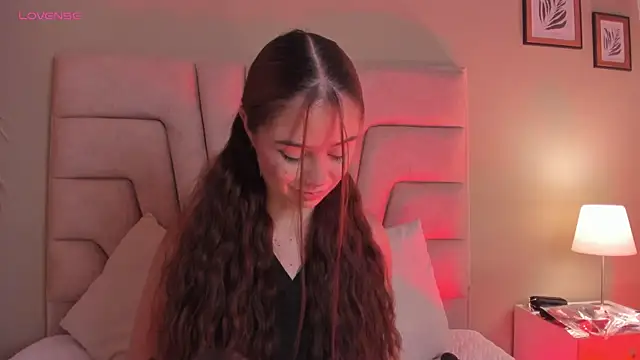 Amelia Saenz  online show from 04/29/26, 07:31