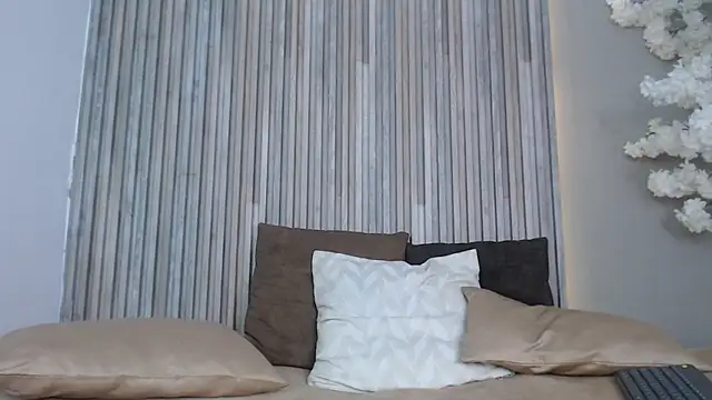 SmoothAlpha  online show from 12/18/25, 02:23