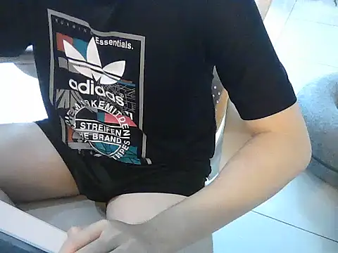 YourBoYyyyyyyy online show from 12/15/25, 06:28