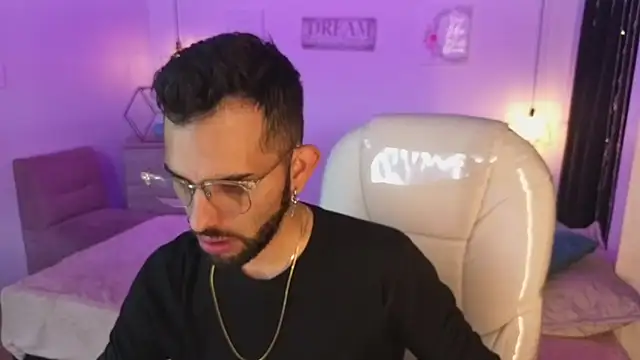 annie and ryan online show from 12/18/25, 04:18