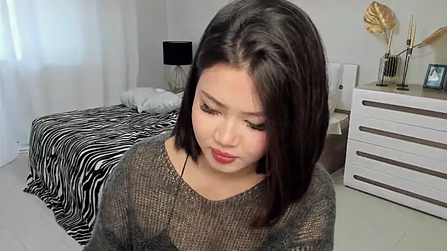 Brunette Charm online show from 02/10/26, 11:25