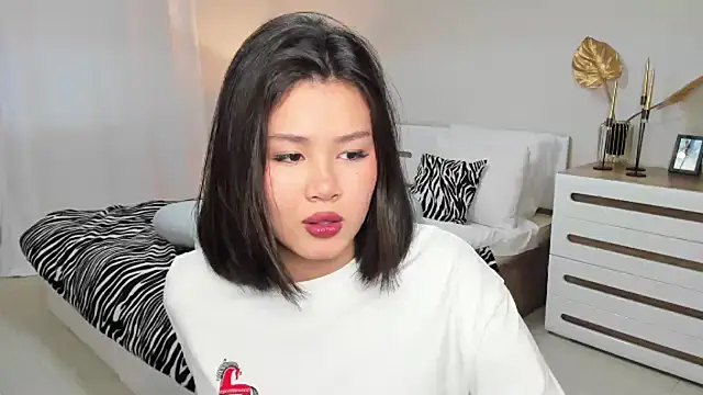 Brunette Charm online show from 02/19/26, 10:55