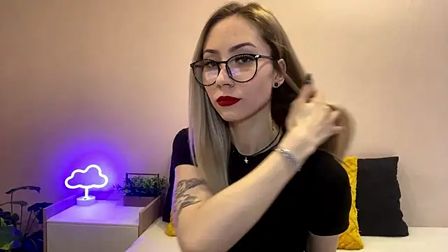 sun under skyy online show from 12/19/25, 09:27