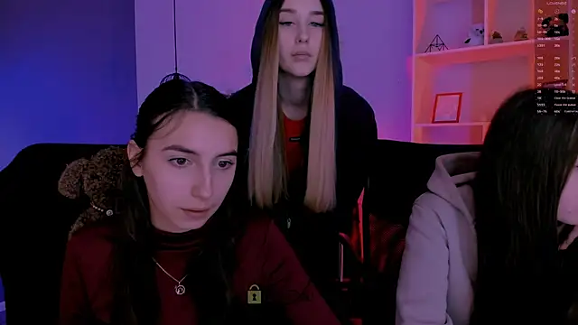 mila firee online show from 04/10/26, 09:03