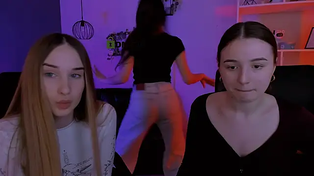 mila firee online show from 04/21/26, 07:58