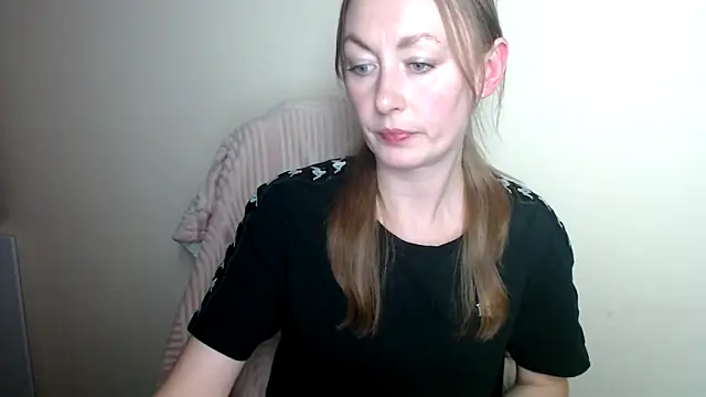 Snapshot of LiaSeass_ chatting on 05/05/26, 12:24 LiaSeass online show from 05/05/26, 12:24