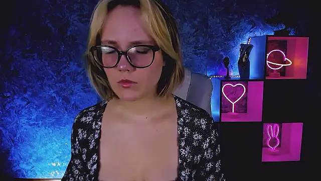 madeline doll online show from 03/06/26, 08:44