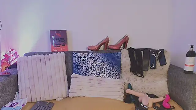 Laura hotmilf online show from 04/02/26, 01:20