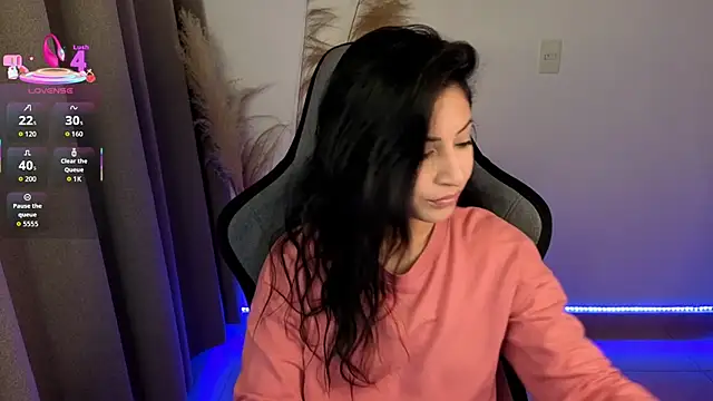Snapshot of chloebum_ chatting on 05/13/26, 10:56 chloebum online show from 05/13/26, 10:56