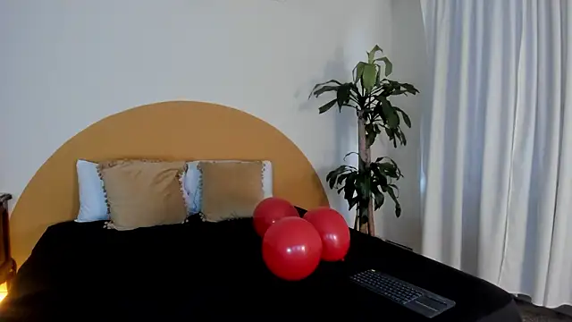 liaa moretti  online show from 02/09/26, 09:19