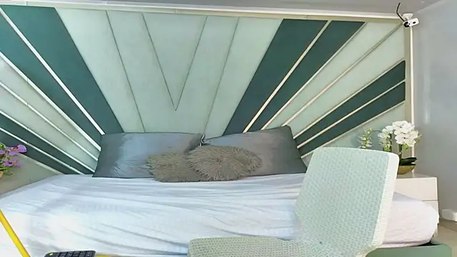 DulceeEsmeralda online show from 04/23/26, 01:24