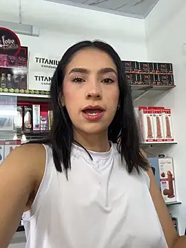 lunaluxury22 online show from 03/18/26, 01:47