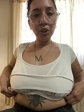 Snapshot of Soy_maiaa4 chatting on 02/17/26, 03:51 Soy maiaa4 online show from 02/17/26, 03:51