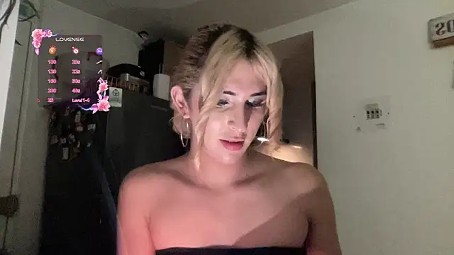 Snapshot of isa_fox_23 chatting on 02/06/26, 12:26 isa fox 23 online show from 02/06/26, 12:26