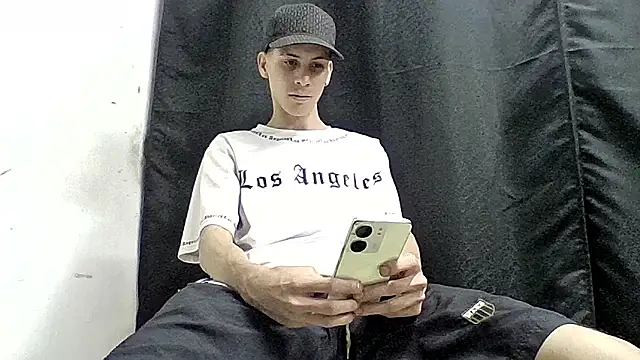 sam hotttt  online show from 01/08/26, 05:32