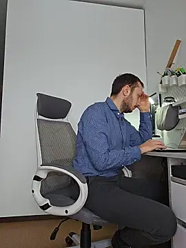 Lovebackground online show from 01/15/26, 09:25