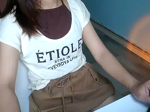 Chichi 86 online show from 08/02/26, 05:06