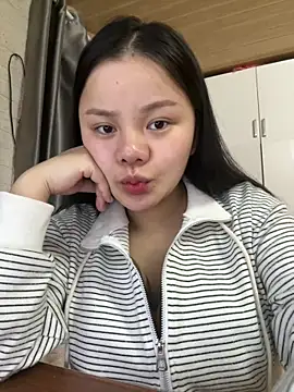 leo-kitty online show from 02/25/26, 08:24