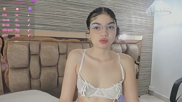 Snapshot of chloe_cortez chatting on 06/11/26, 09:51 chloe cortez online show from 06/11/26, 09:51