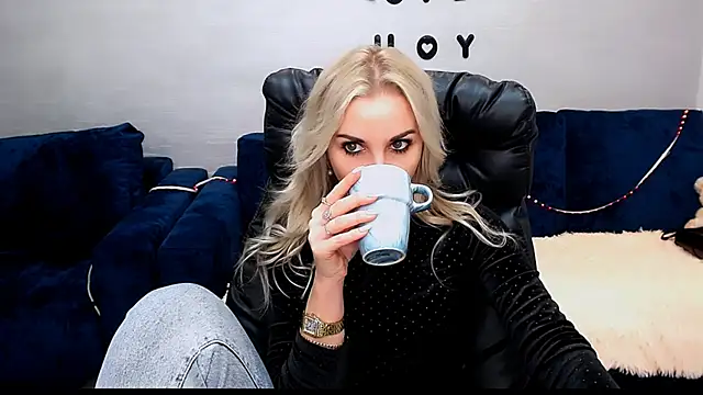 Hanna--Sweet online show from 12/16/25, 11:37