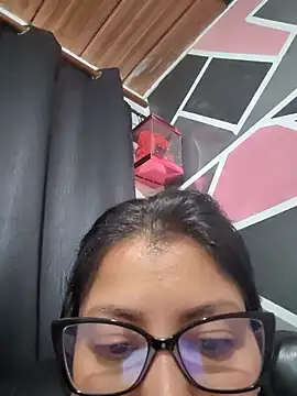 Mia-krafor online show from 12/15/25, 10:25