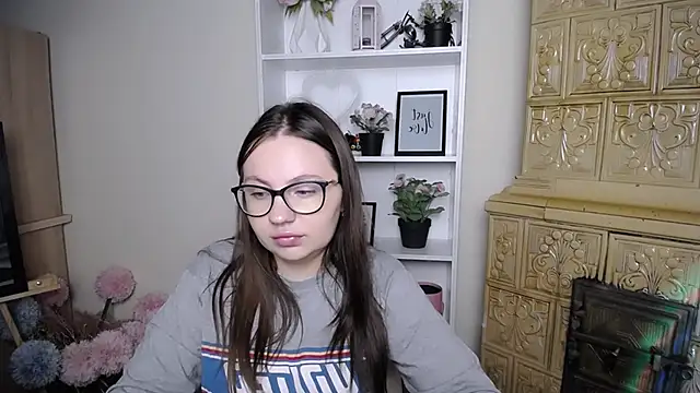 Snapshot of LiliaErmi chatting on 06/15/26, 06:15 LiliaErmi online show from 06/15/26, 06:15