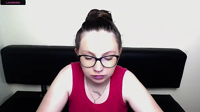 Snapshot of LiliaErmi chatting on 06/26/26, 05:56 LiliaErmi online show from 06/26/26, 05:56