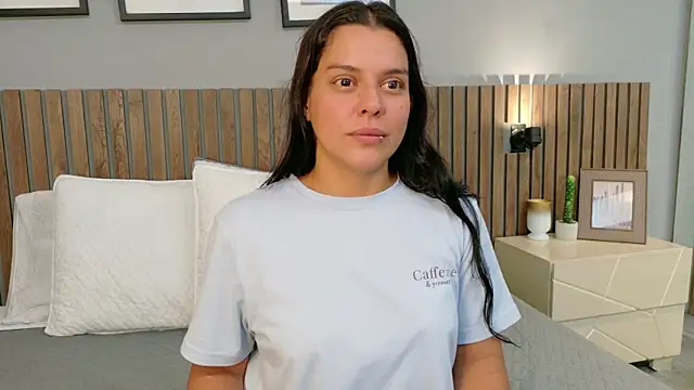 Mia Bellefort online show from 04/21/26, 08:34