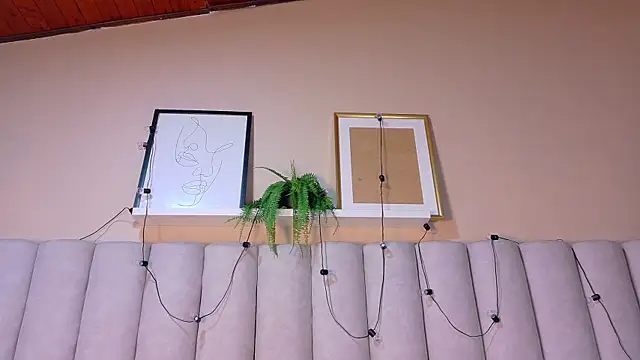 Miia Anderson online show from 04/16/26, 12:28