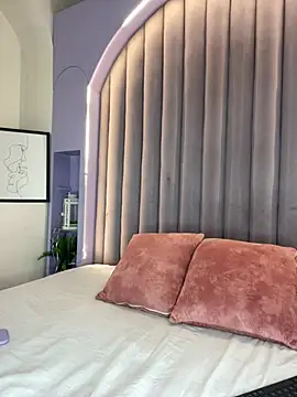 Miia Anderson online show from 04/18/26, 11:47