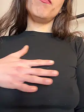 Snapshot of YourSlutQueen chatting on 03/06/26, 09:50 YourSlutQueen online show from 03/06/26, 09:50