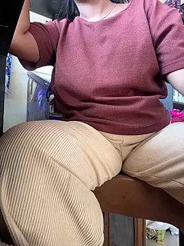 Snapshot of cute_mahi001 chatting on 03/07/26, 04:20 cute mahi001 online show from 03/07/26, 04:20