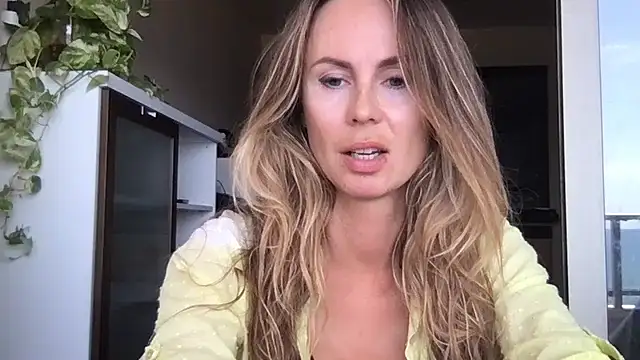 Snapshot of LeMilf chatting on 06/17/26, 10:28 LeMilf online show from 06/17/26, 10:28