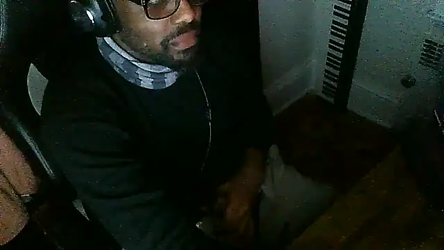 MrUnintentional online show from 12/17/25, 03:18