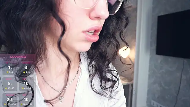 Snapshot of OdetteWitschi chatting on 01/08/26, 06:59 OdetteWitschi online show from 01/08/26, 06:59