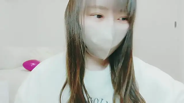 yuyuchan   online show from 12/21/25, 10:44