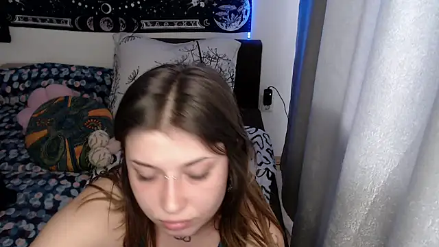 AlienforTwenty online show from 04/22/26, 02:18