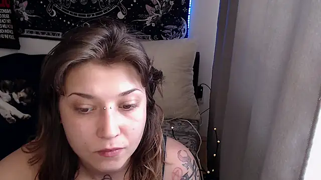 Snapshot of AlienforTwenty chatting on 06/07/26, 12:31 AlienforTwenty online show from 06/07/26, 12:31