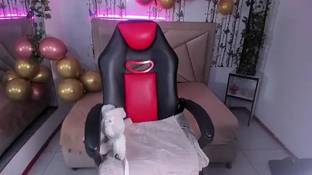 valeria dark  online show from 04/21/26, 01:42