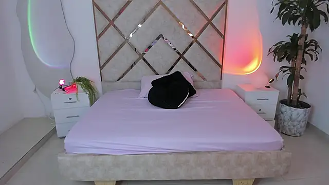 queenie staar online show from 02/08/26, 11:30