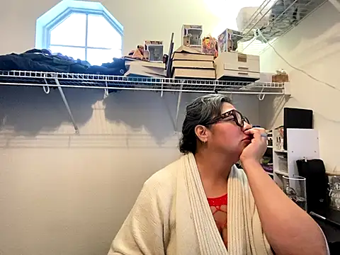 BettyWhispers online show from 12/21/25, 06:37