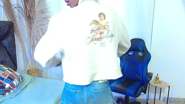 angelll18  online show from 12/20/25, 09:33